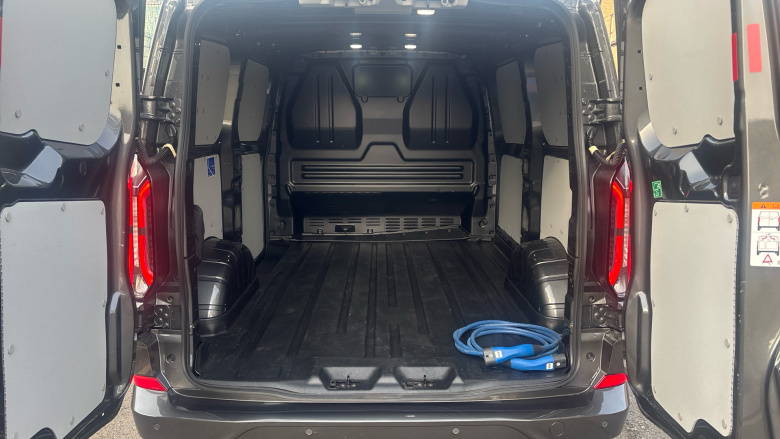 Ford Transit Custom E-320 L1 Rwd 160kW 65kWh H1 Van Sport Auto